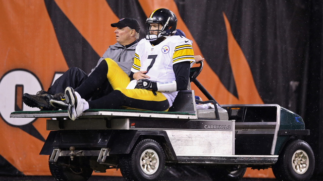 Roethlisberger carted to locker room vs. Bengals with shoulder injury