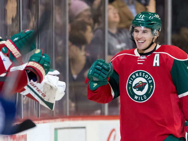 Wild's Parise ends scoring slump with hat trick on ex-teammate