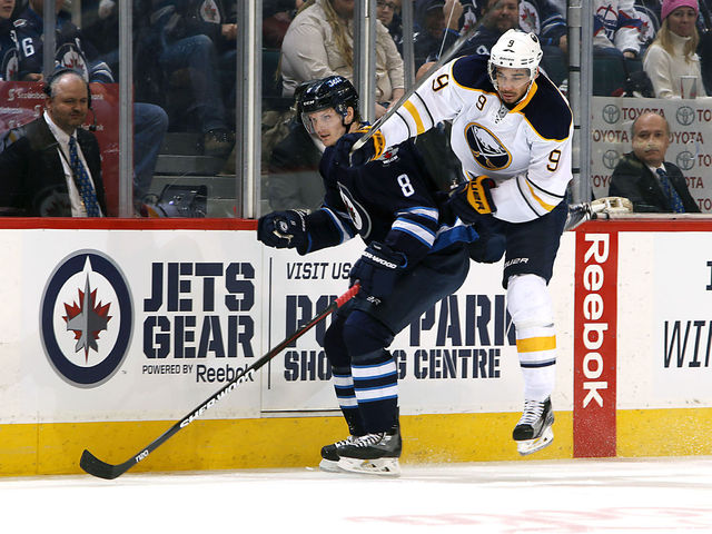 PHOTO: Young Jets fan mocks Evander Kane's infamous money phone