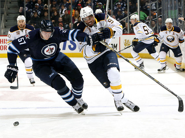 Reinhart notches hat trick, Kane tallies assist in victorious return to Winnipeg