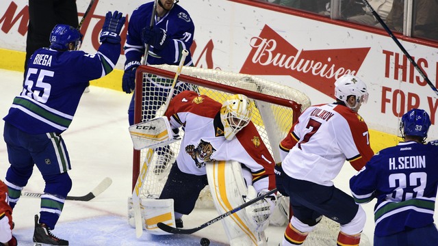 Daniel Sedin's milestone goal ends Panthers' win streak
