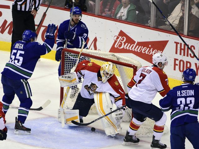 Daniel Sedin's milestone goal ends Panthers' win streak