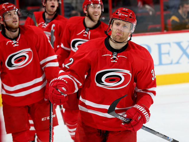 Versteeg's multi-deflection fluke goal helps Hurricanes down Penguins