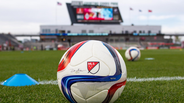 Chicago acquires 4th pick in SuperDraft from New York City, takes Brandon Vincent
