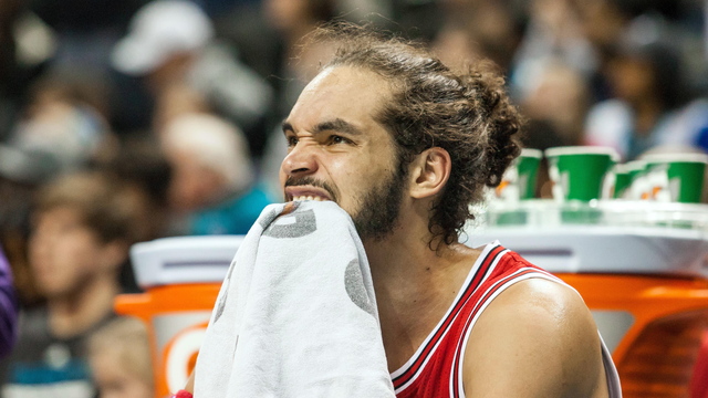 Bulls' Noah separates left shoulder vs. Mavericks