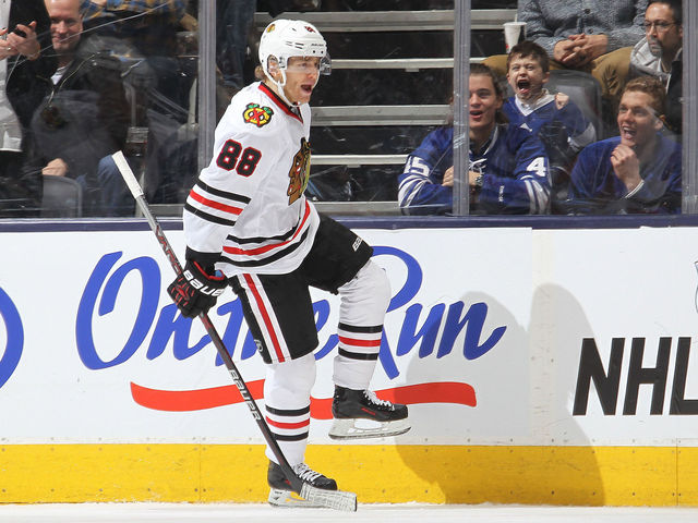 Kane's 1st regular-season hat trick helps Blackhawks to 10th straight win