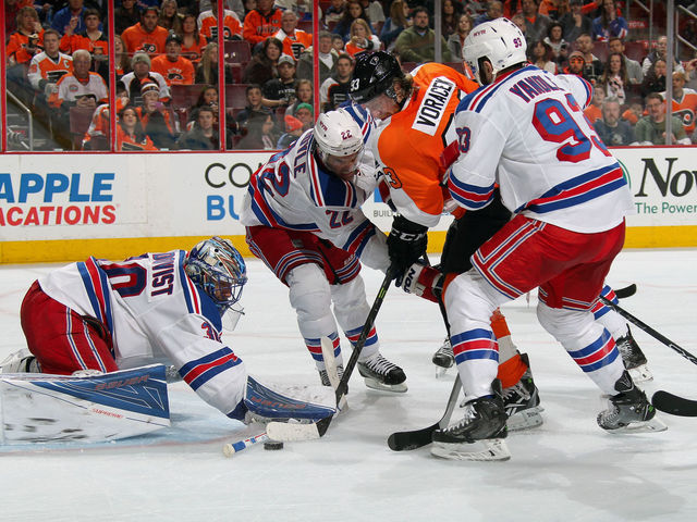 Lundqvist makes history in win over Flyers
