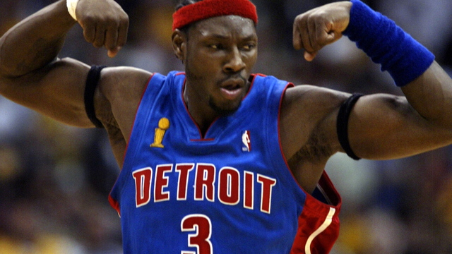 VIDEO: Pistons raise Ben Wallace's number to rafters