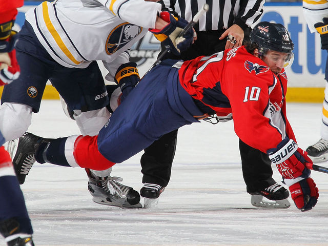 Capitals' Trotz encouraged by Mike Richards' play in 1st game