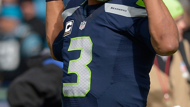 Watch: Wilson threads pass between 2 defenders for 31-yard gain