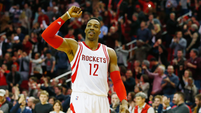 VIDEO: Dwight Howard drains full-court shot over his head at practice