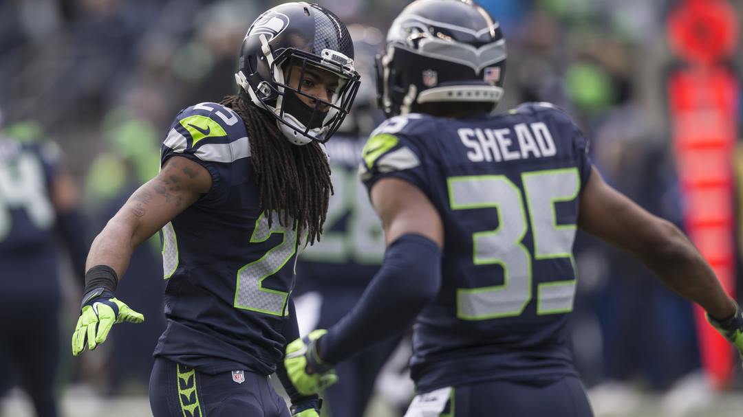 VIDEO: Seahawks surprise Panthers with direct-snap fake | theScore