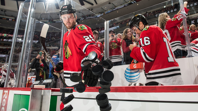 Blackhawks trade Bickell, Teravainen to Hurricanes for 2 draft picks