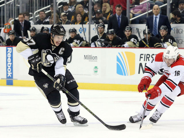 VIDEO: Crosby scores with perfect deflection off skate