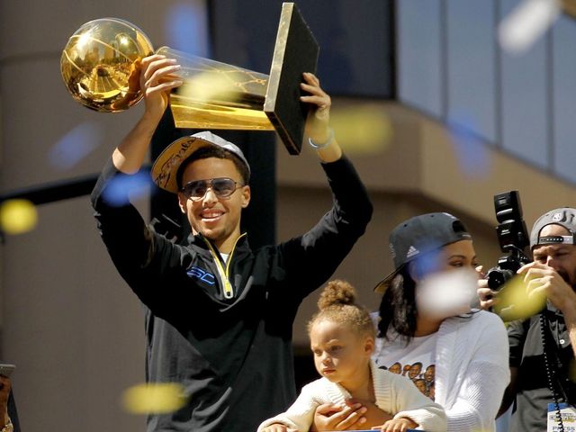 Curry hopes locker room at The Q 'still smells like champagne'