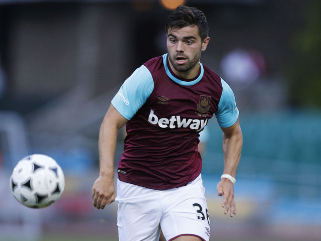 West Ham's Elliot Lee goes on goal hunt in Colchester loan