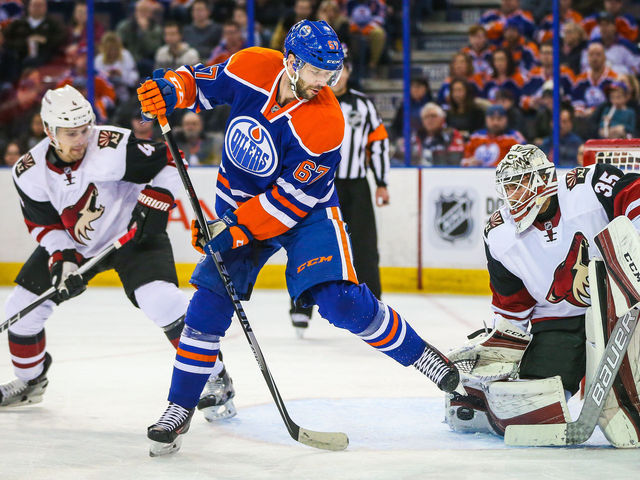 Oilers to try Pouliot at center with McDavid, Nugent-Hopkins out