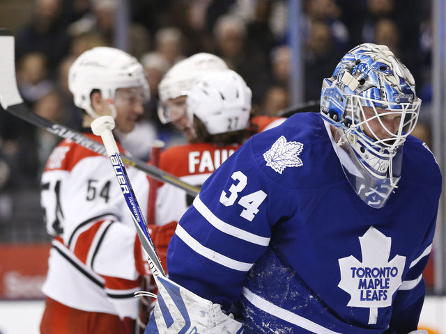 Twitter reacts to dry Maple Leafs, Hurricanes game