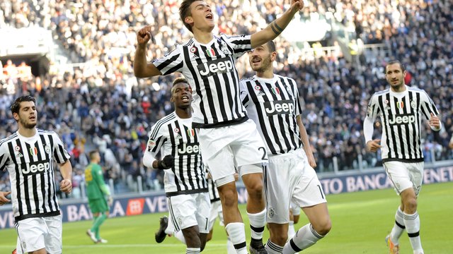 Watch: Juventus celebrates historic title by spraying fans with champagne