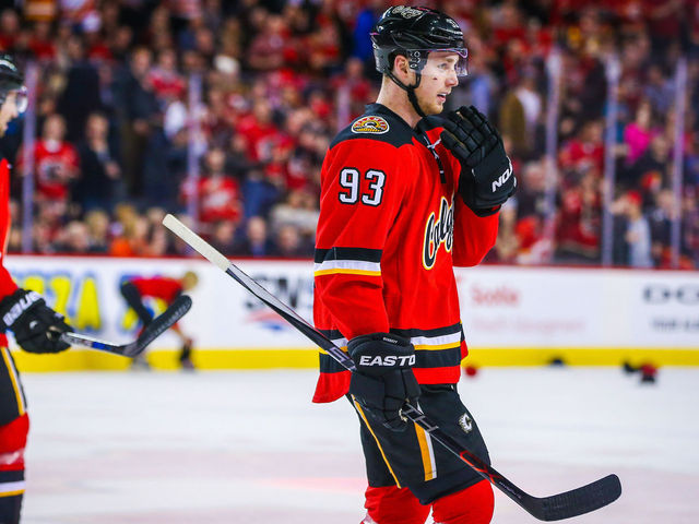 Flames' Bennett continues hot streak with 2 more goals