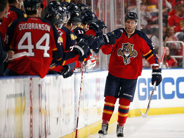 Panthers snap losing skid thanks to Ekblad's impressive return