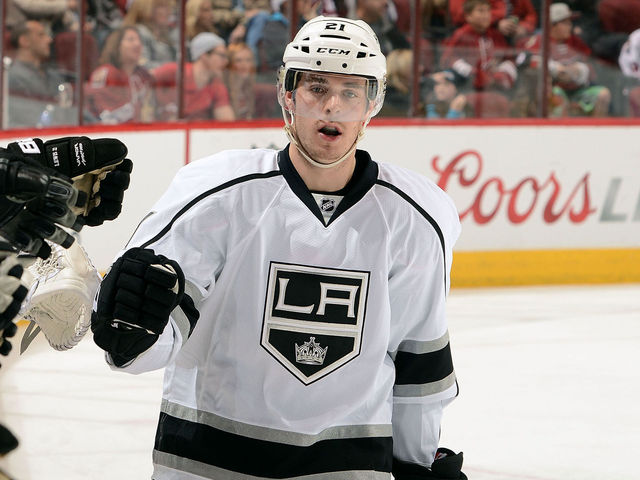 VIDEO: Kings' Shore scores bizarre goal after Domingue takes mask off