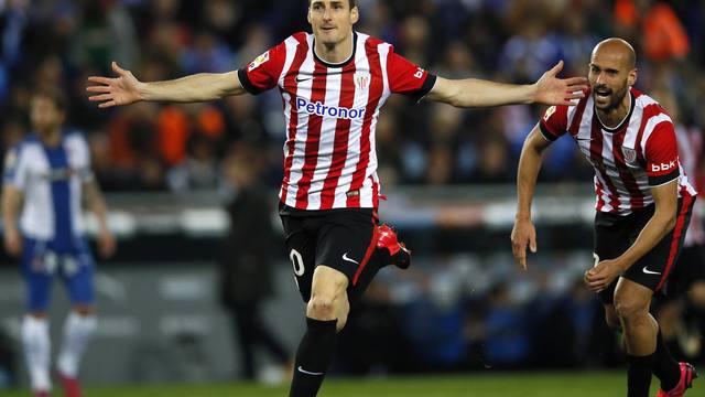 VIDEO: Athletic Bilbao's Aduriz pulls off stunning bicycle kick