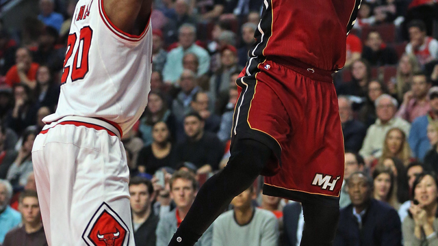 VIDEO: Dwyane Wade sticks jumper to seal Bulls' fate