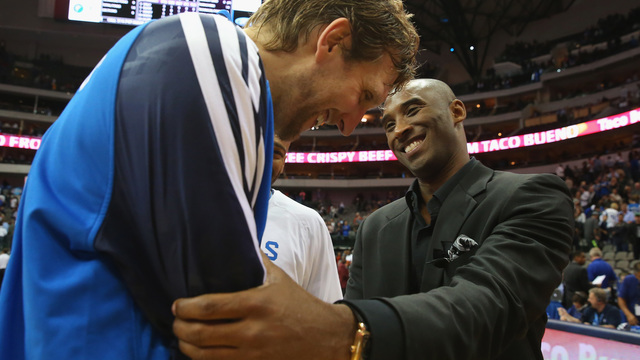 Kobe Bryant sits final game vs. Dirk Nowitzki with sore right shoulder