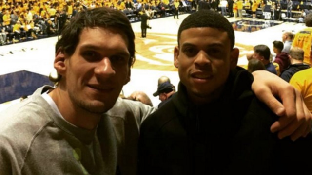 Boban Marjanovic's hand makes Ray McCallum's head look tiny