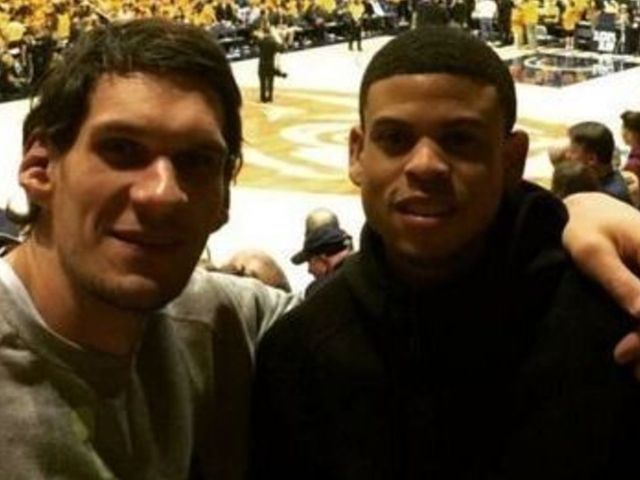 Boban Marjanovic's hand makes Ray McCallum's head look tiny