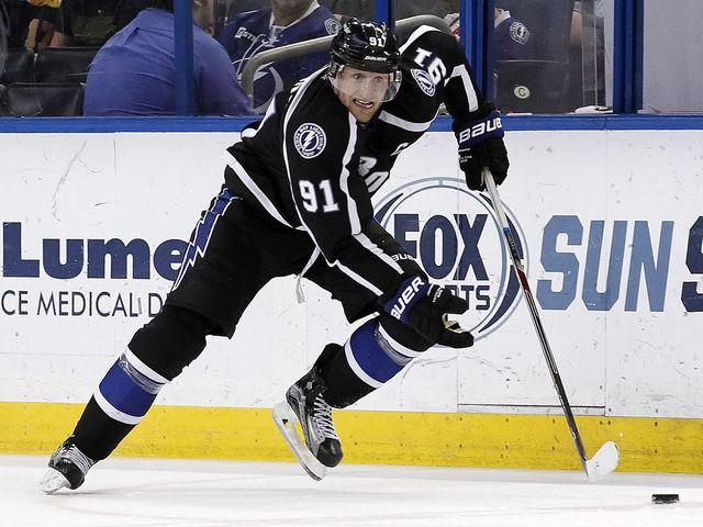 VIDEO: On cue, Stamkos rips one-time feed through Bernier