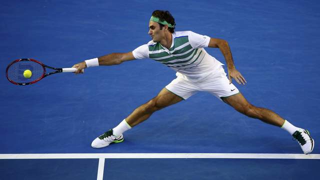 VIDEO: Federer sprints after dropper, flicks it past Djokovic