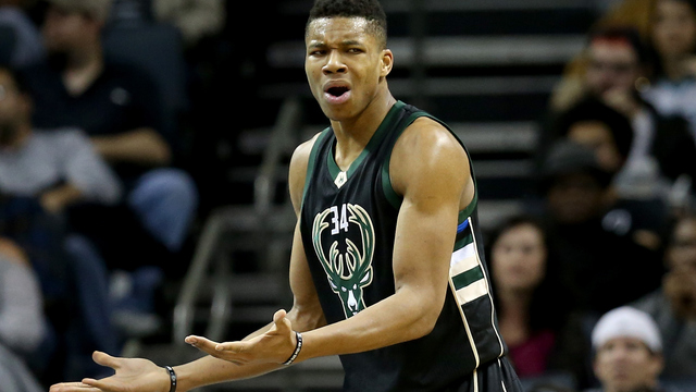 Watch: Bulls announcer struggles to pronounce 'Antetokounmpo'
