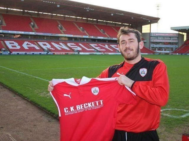 Barnsley signs Jak McCourt from Leicester on short-term deal