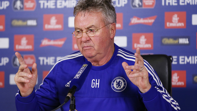 Hiddink to stay on at Chelsea as consultant