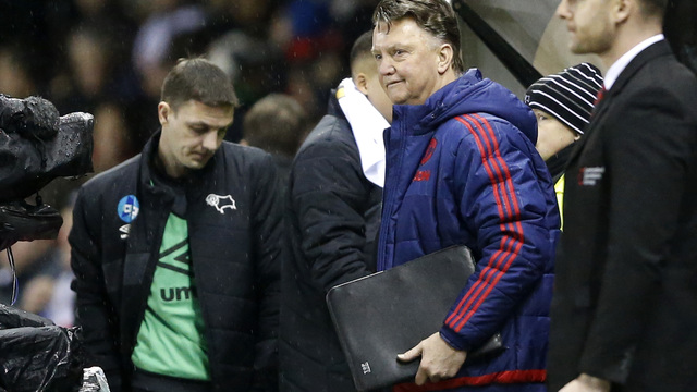 Daley Blind, Juan Mata lift Louis van Gaal in Manchester United's FA Cup win