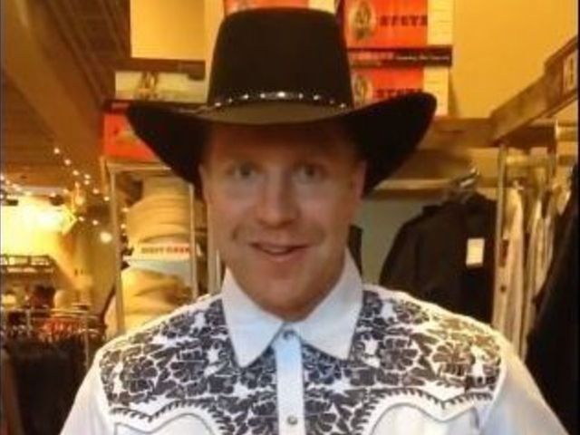 VIDEO: Maple Leafs' Komarov gets country makeover for NHL All-Star Weekend