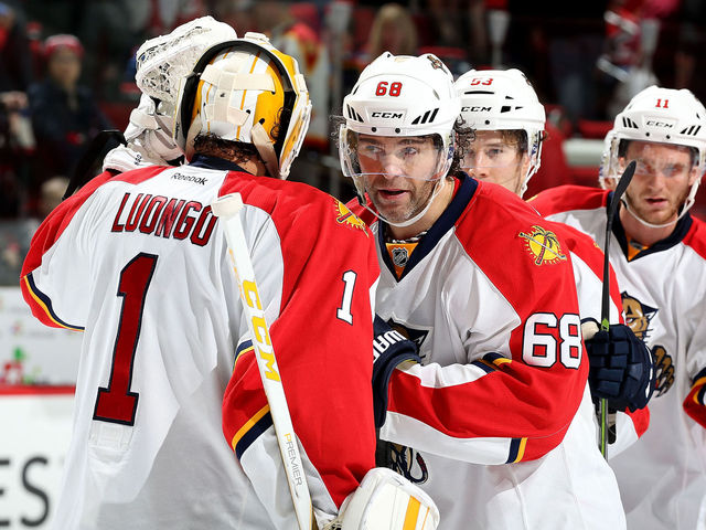 Panthers' Luongo digs teammate Jagr with another winning tweet