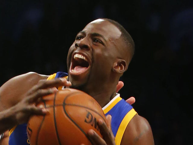 VIDEO: Draymond Green tosses up ugly brick