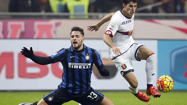 Roma signs Argentine winger Diego Perotti on loan from Genoa