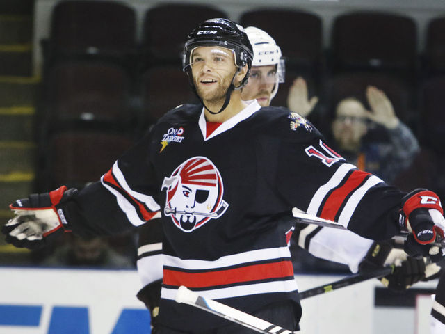 VIDEO: Ex-NHLer Rob Schremp goes full lacrosse style at AHL Skills Competition