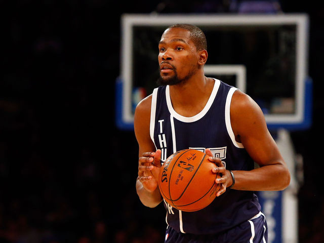 Durant says he's '100 percent locked in' to Thunder despite Warriors reports
