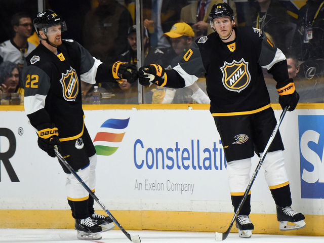 Daniel Sedin gives All-Star winnings to Canucks' training staff