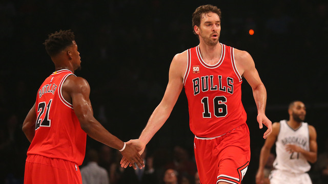 VIDEO: Jimmy Butler finishes alley-oop in return from knee injury