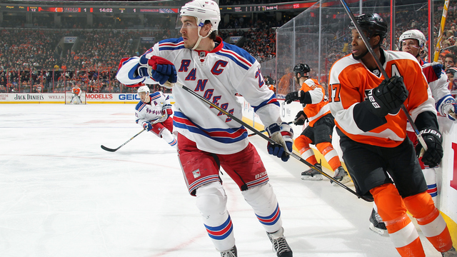 Flyers' Simmonds ejected for punching Rangers' McDonagh