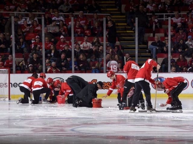 VIDEO: Zamboni rips up ice, causes lengthy delay in Detroit