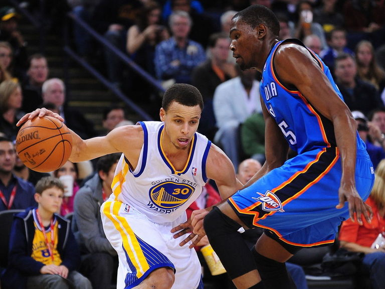 VIDEO: Steph Curry pulls up on Kevin Durant | theScore.com