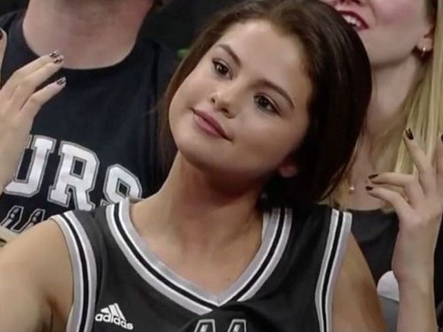 VIDEO: Selena Gomez repping Spurs at victory over Lakers