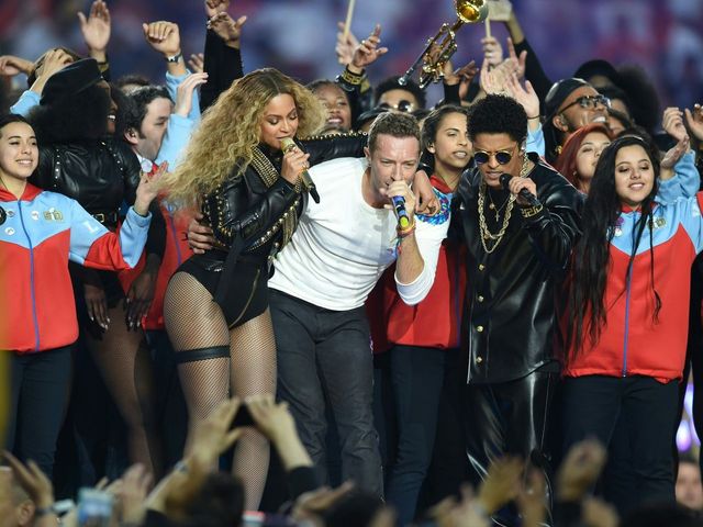 Hockey's best reactions to the Super Bowl halftime show